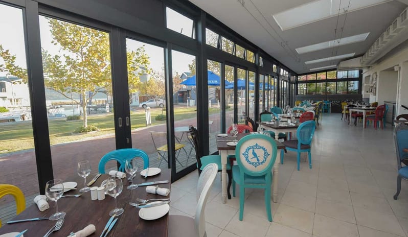 ISLAND CAFE TABLE AREA